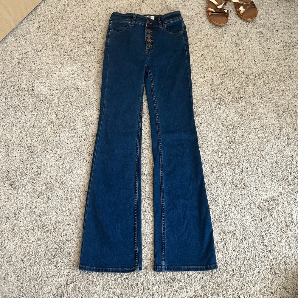 Free Bell Bottom Flare Jeans Dark Wash Button High Rise
Size 25